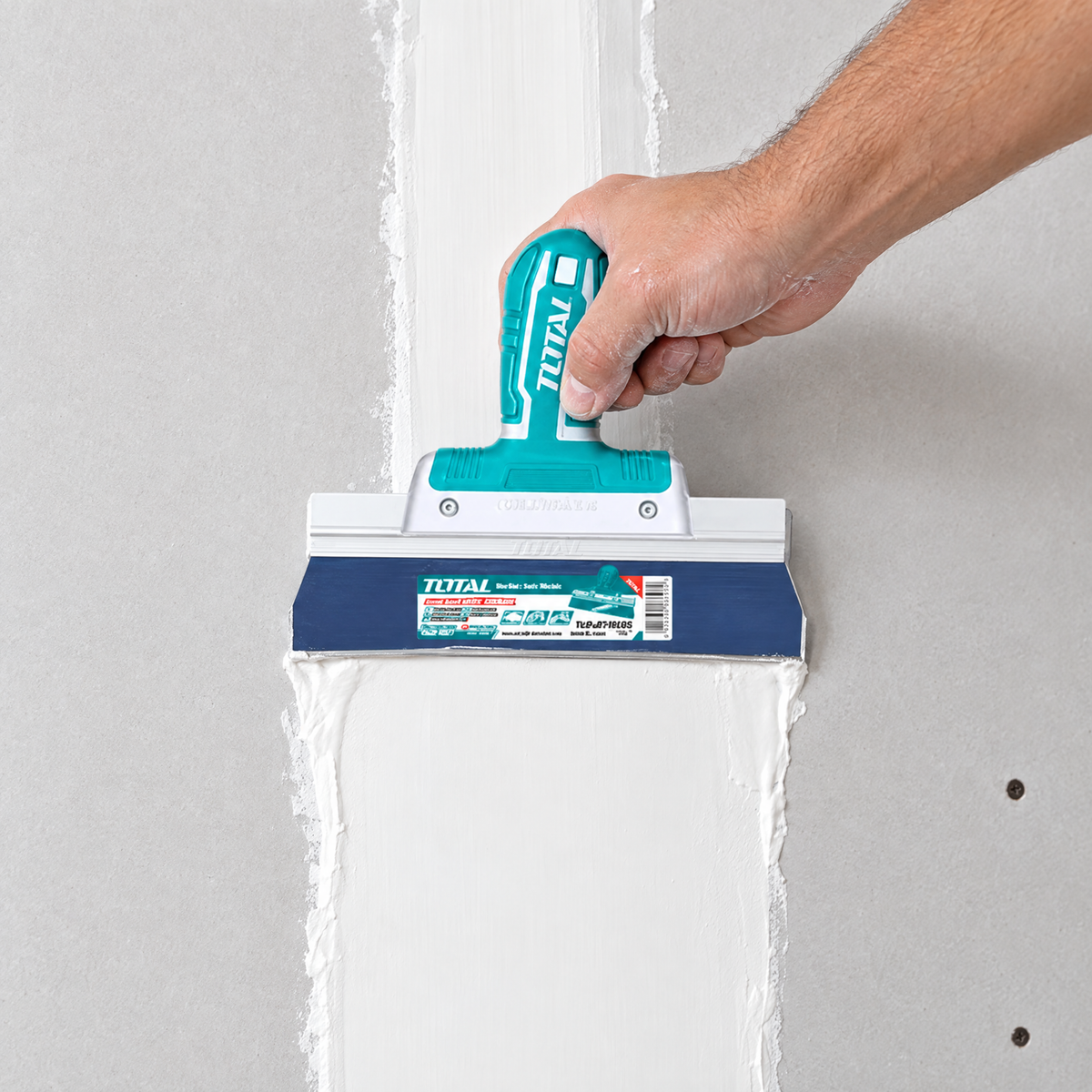 Espátula para drywall Total 10 pulgadas aplicando pasta