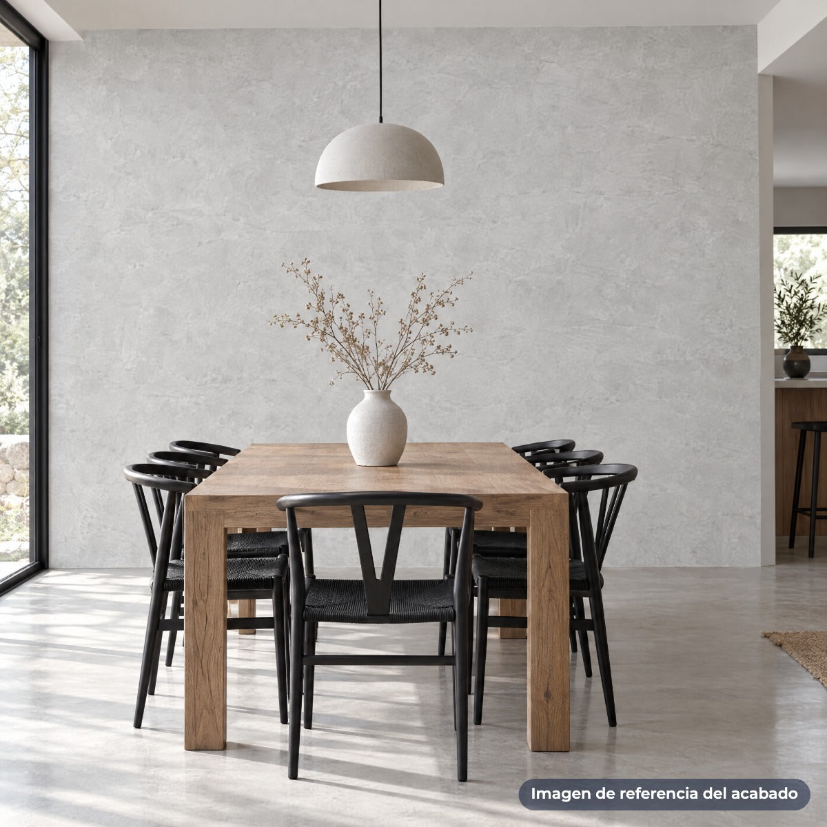 Imagen de referencia: comedor con pared de microcemento ceniza